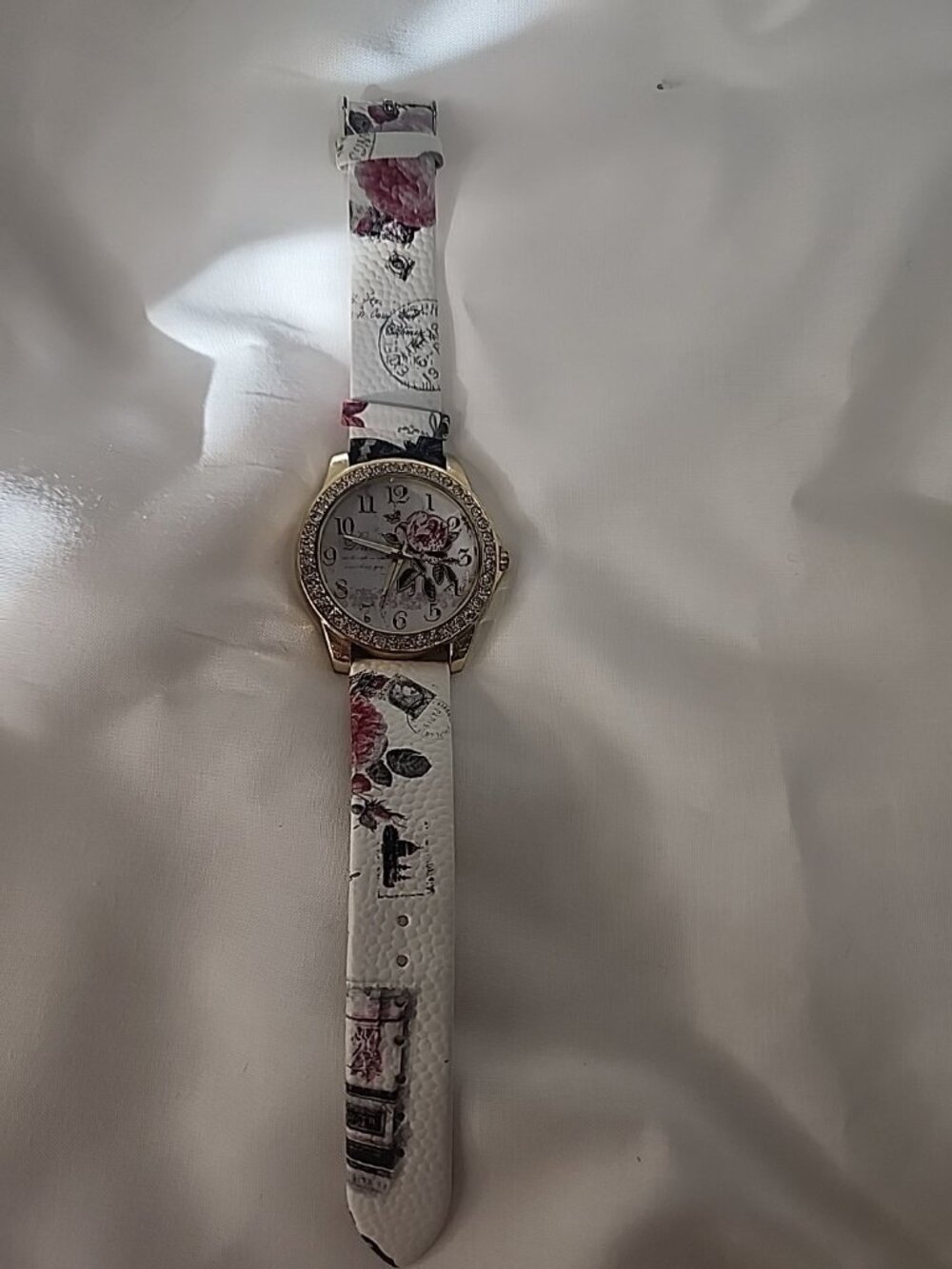 Women's White Floral Band with Floral Face & Faux Diamonds.   Untested Needs Bat